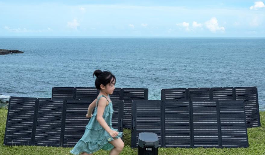 A child running by the beach