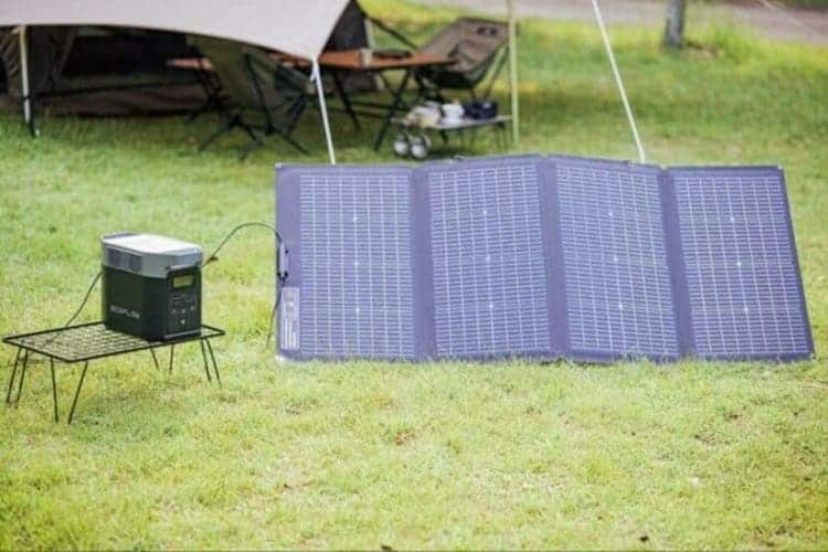 Foldable solar panel connected to a portable power station