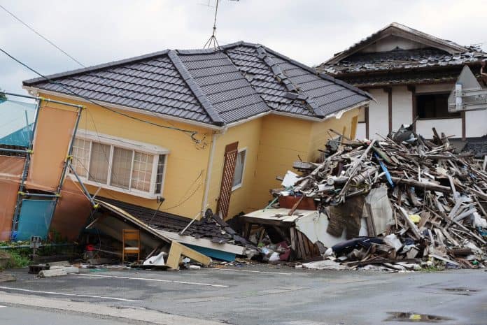 地震が起きた時に取るべき行動