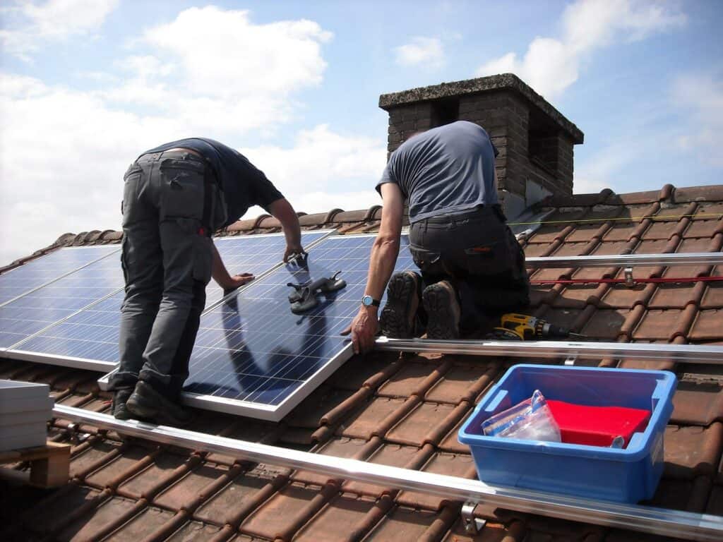 renewable enrgy jobs installing solar panels