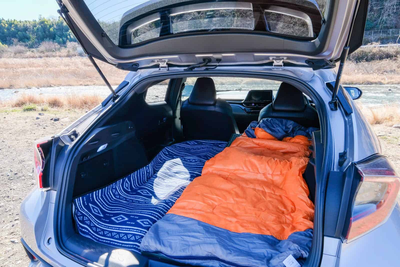 これだけは揃えておきたい！車中泊で活躍する必需品と便利アイテムを