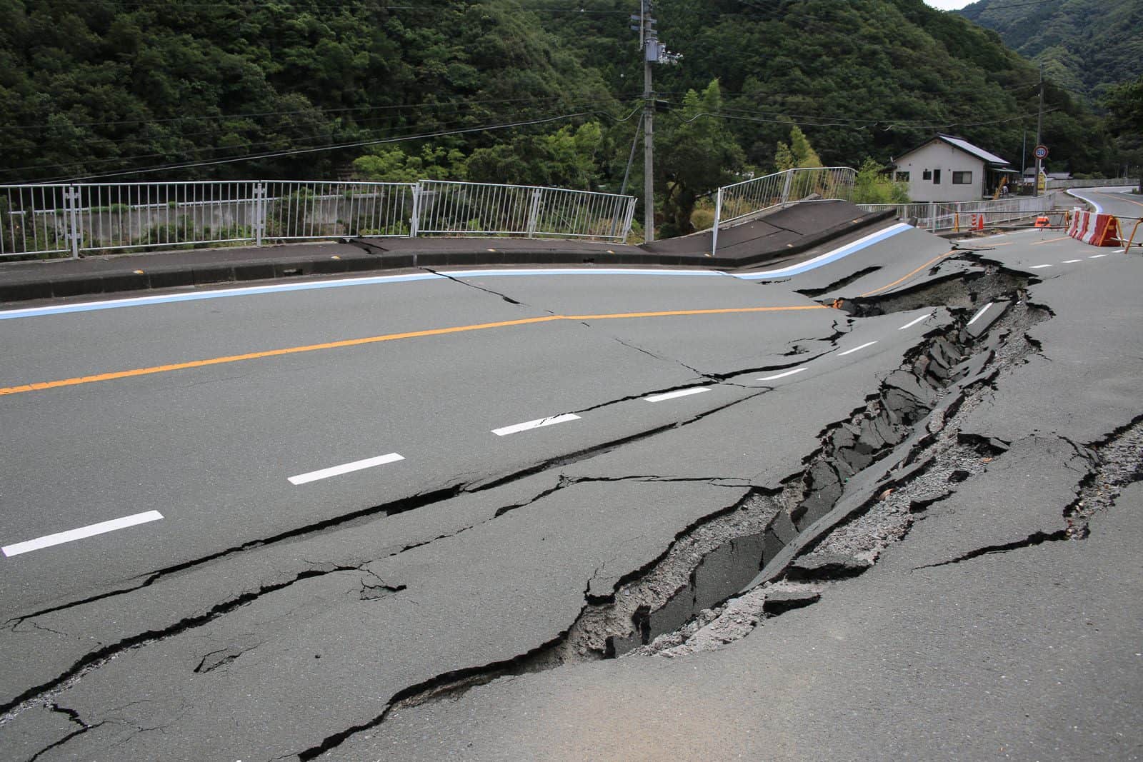 地震 水害 火災その他の災害またはこうつう