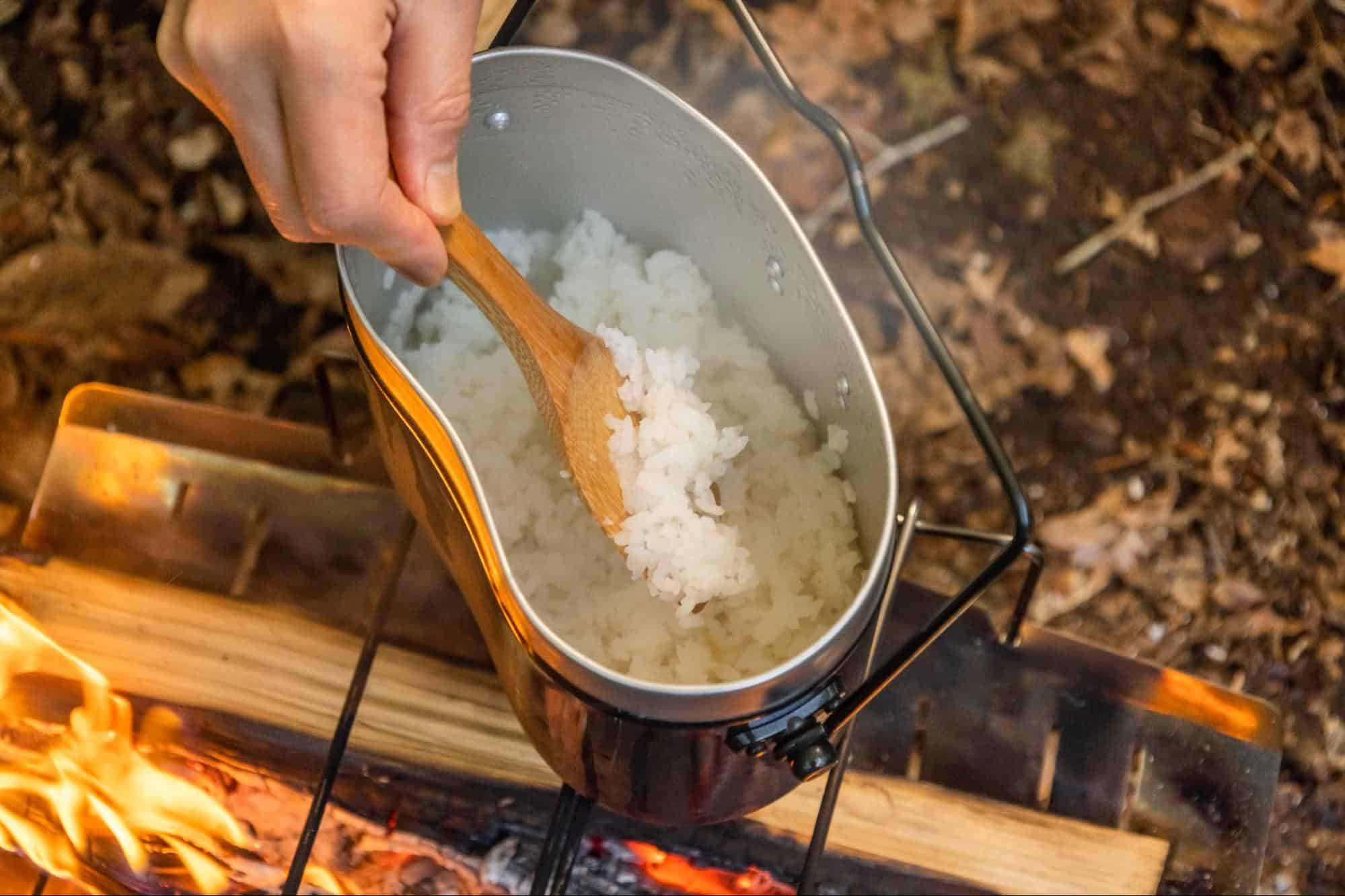 キャンプで美味しいご飯を炊きたい!炊き方やポイント、便利なアイテムを紹介 - EcoFlow(エコフロー)公式ブログ
