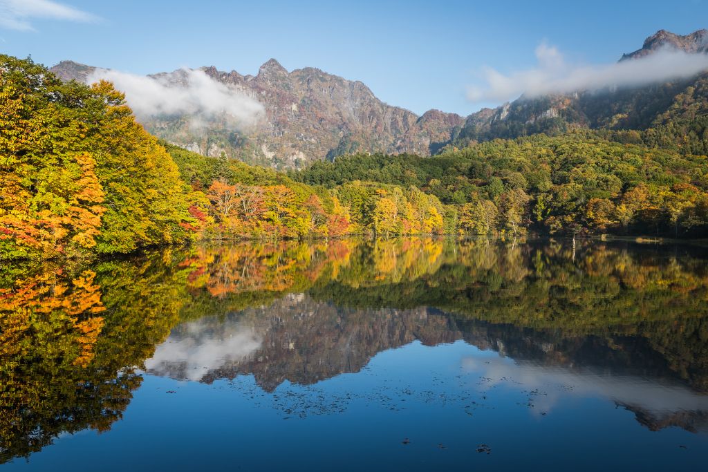 戸隠高原の鏡池 紅葉