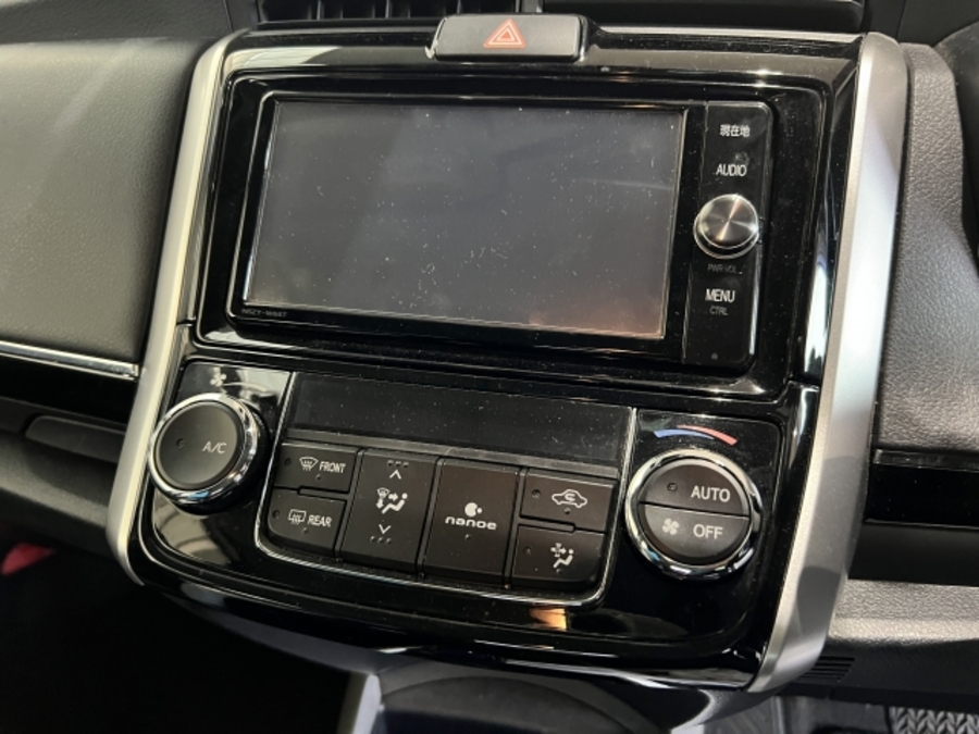 車 エアコン 臭い 解説