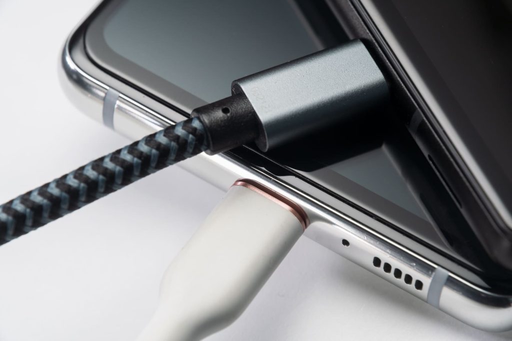 iPhone　モバイルバッテリー　便利