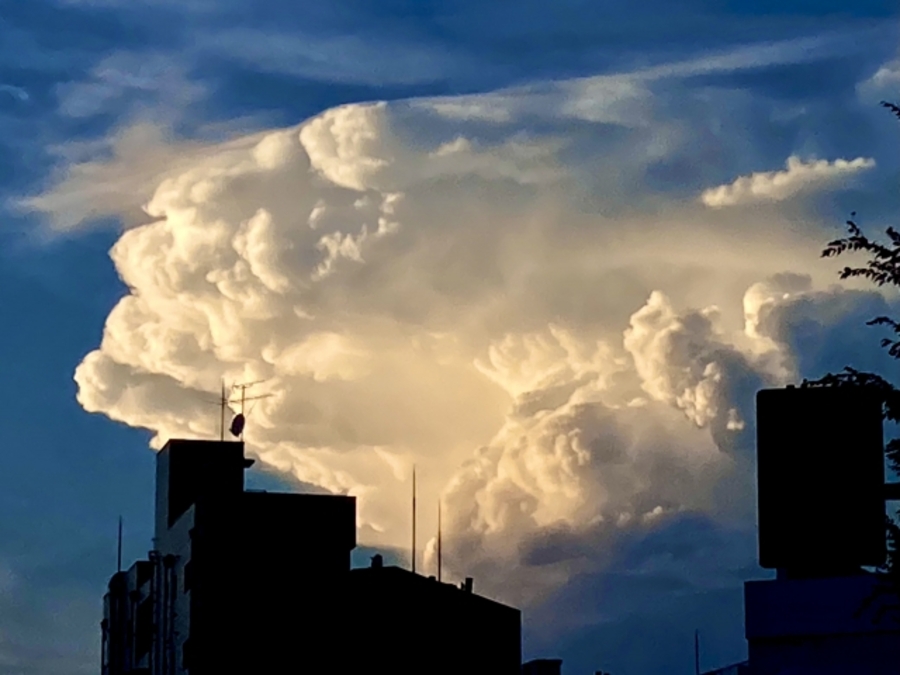 突風 発生 原因 積乱雲