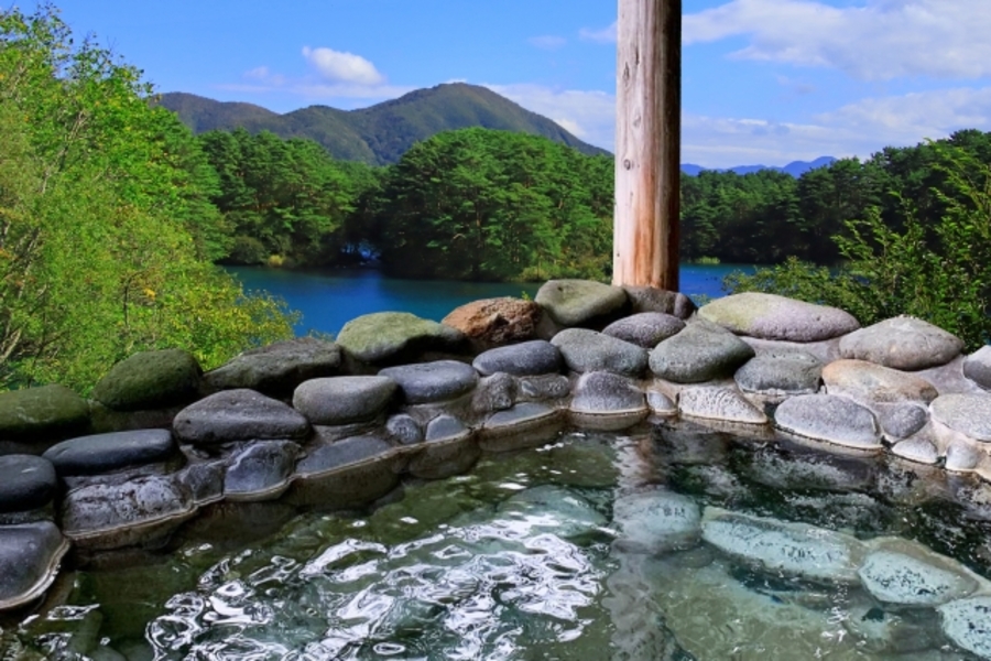 暑い夏 温泉地 メリット