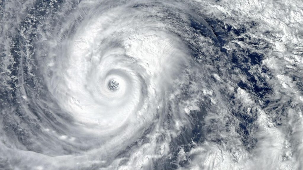 台風の目 仕組み メカニズム