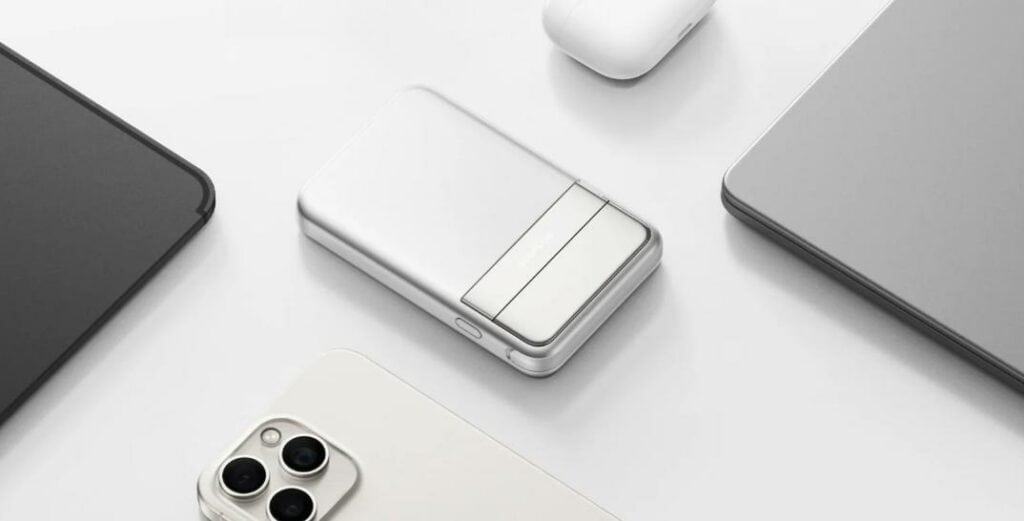 EcoFlow RAPID magnetic power bank with Apple products