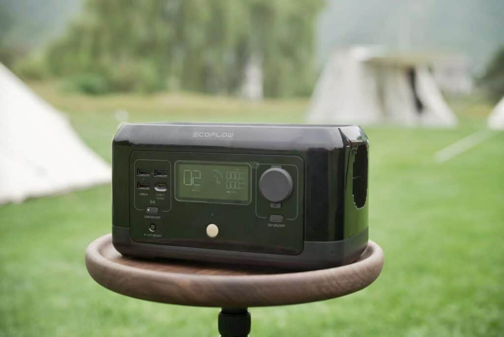 Pick it up and throw it a back back. RIVER mini is ideal to power your devices on overnight camping trips. 