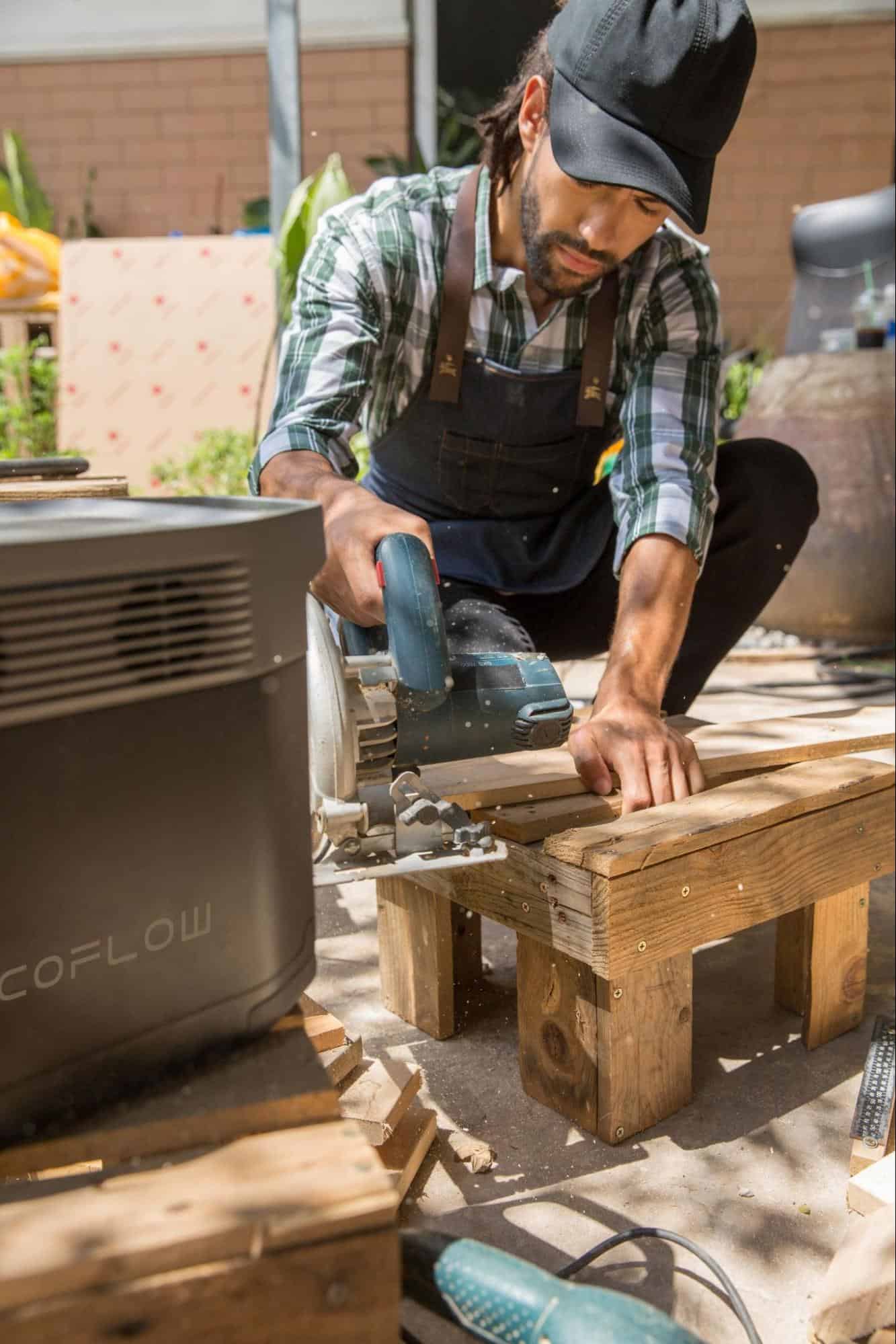 can-a-solar-generator-run-power-tools