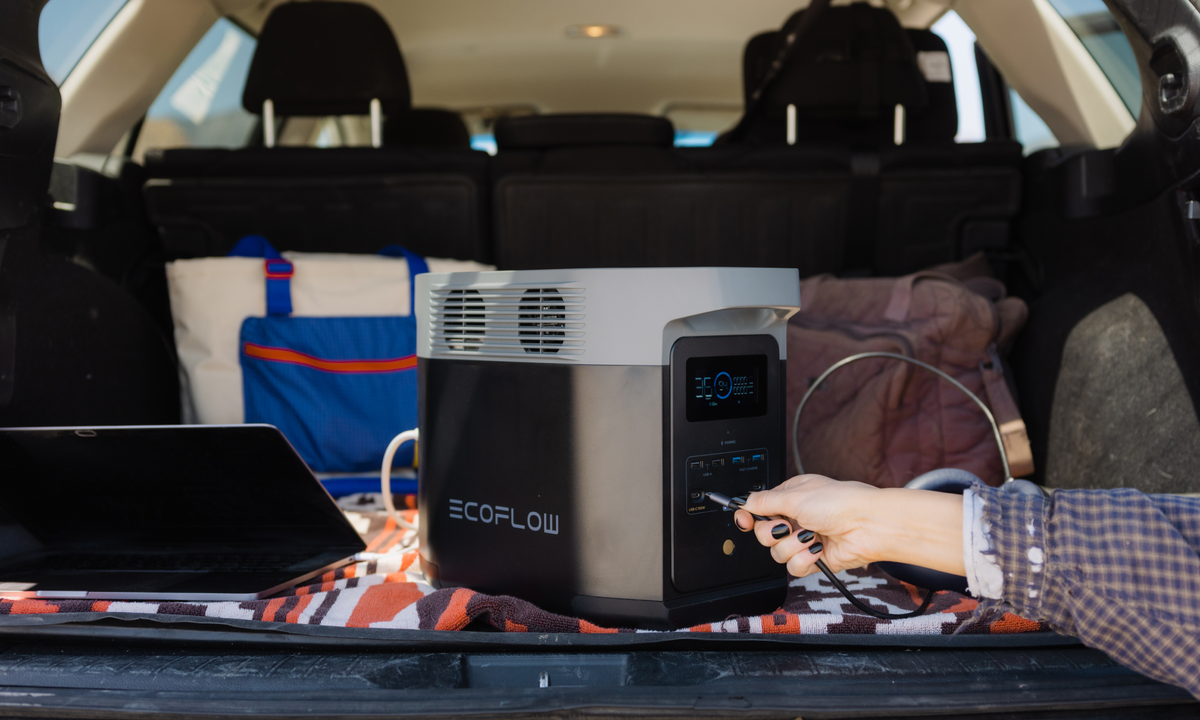 how to protect a car battery in cold weather